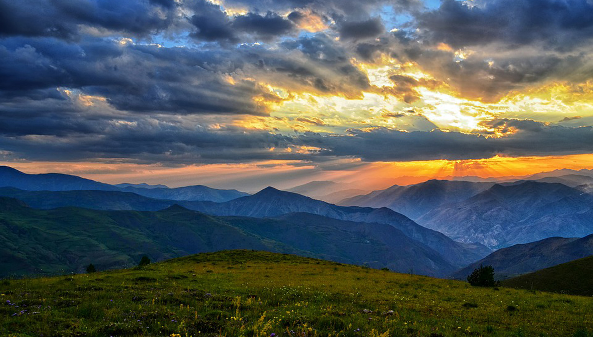 Bozeman Mountains Background